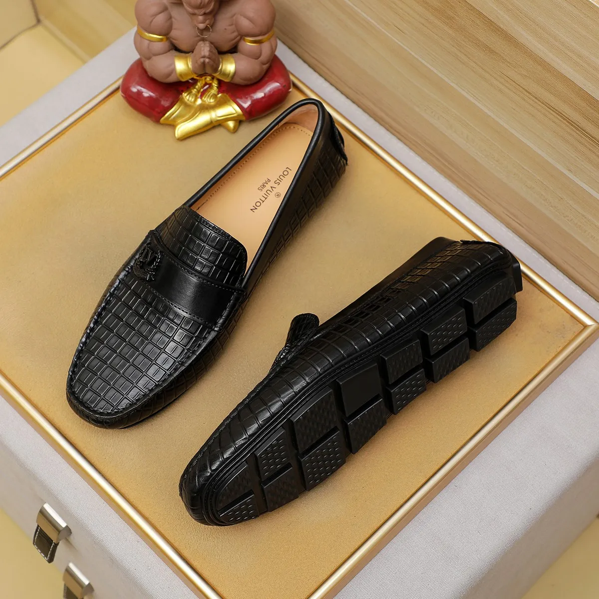 Men's shoes 💰360 💰 LV Louis Vuitton's top-quality Peaches men's shoes 💯Original copy of the official website, the upper is made of imported official website 1:1 material ❌Italian 🇮🇹 cowhide surface, imported pigskin lining. It’s definitely not made with ordinary craftsmanship, it’s the model used by celebrities! The factory’s craftsmanship is designed to create the most perfect shoes for trendy men! Colors available! 38-44 yards